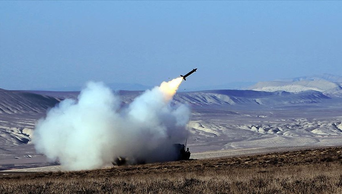 Azerbaycan ordusu, Ermenistan'a ait savaş uçağını düşürdü