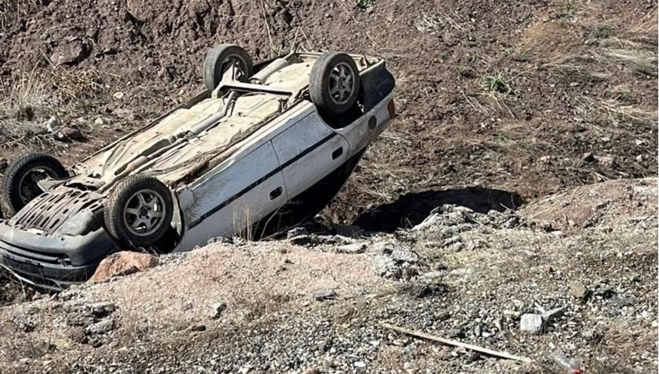 Yüksekova’da otomobil devrildi, 9 kişi yaralandı