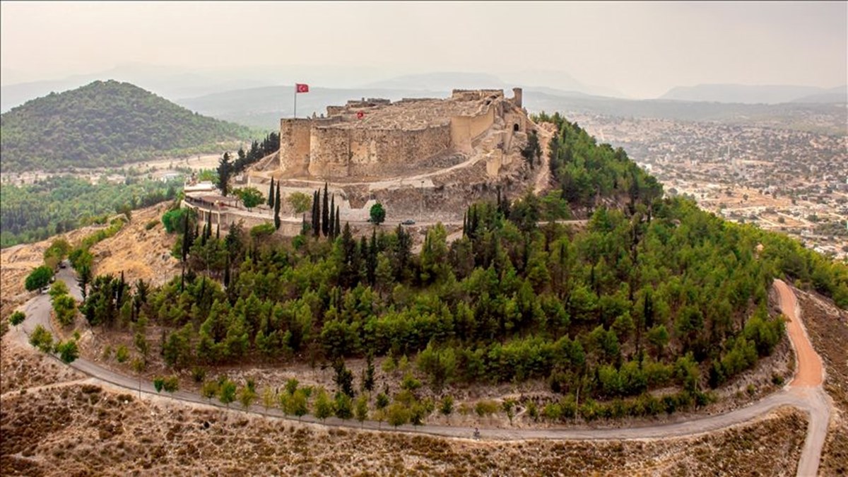 Silifke Kalesi'ndeki arkeolojik çalışmalar ivme kazandı Silifke Kalesi'ndeki arkeolojik çalışmalar ivme kazandı