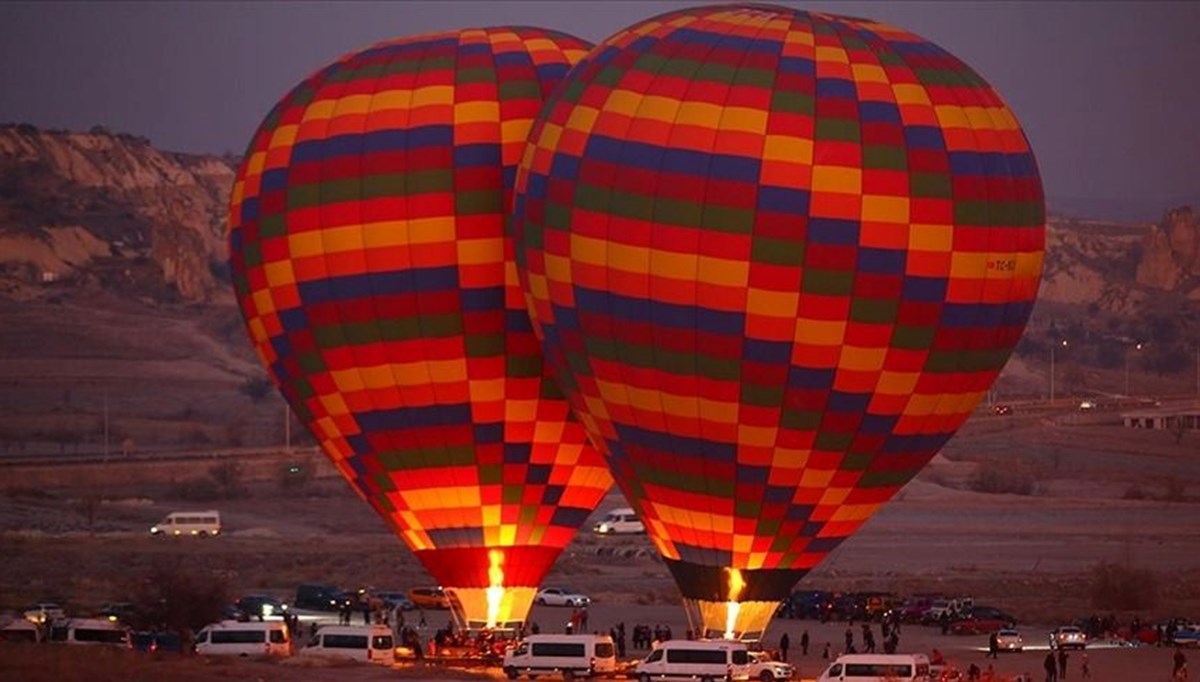 Kapadokya'da balon turuna rüzgar engeli