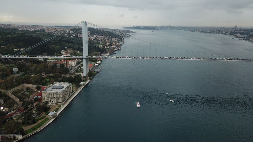 Haklarını isteyen işçiler köprüye çıktı: 2