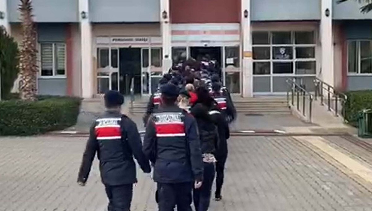 Aydın merkezli 4 ildeki suç örgütü operasyon: 25 tutuklama Aydın merkezli 4 ildeki suç örgütü operasyon: 25 tutuklama
