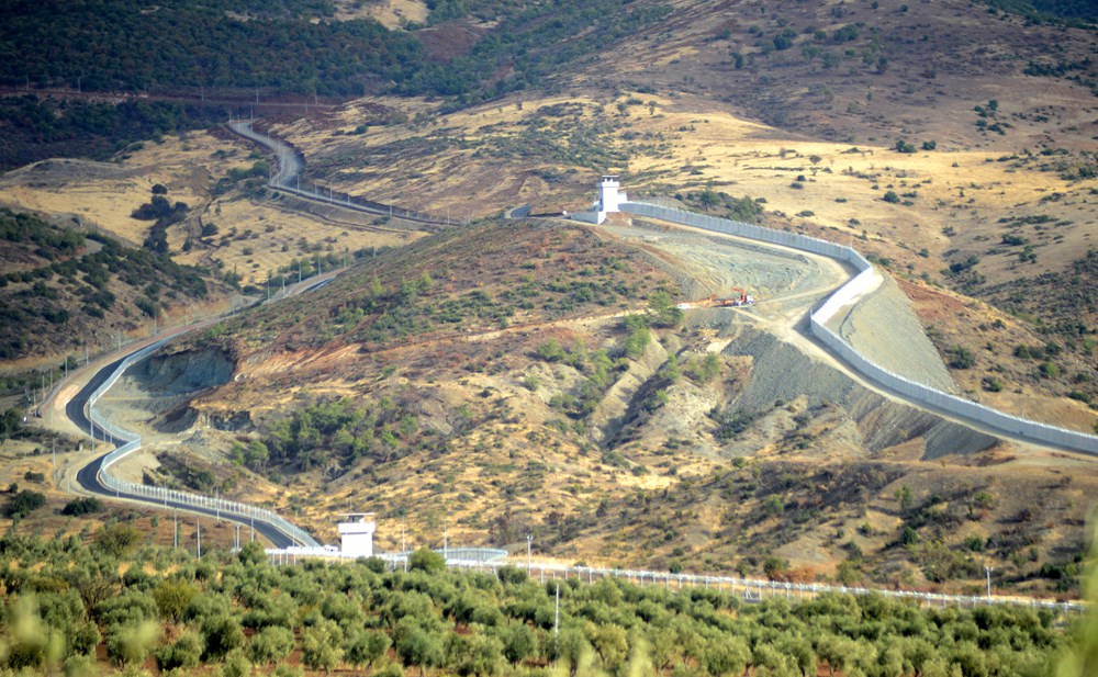 Suriye sınırına örülen duvar Hatay�dan Kilis�e ulaştı Son Dakika