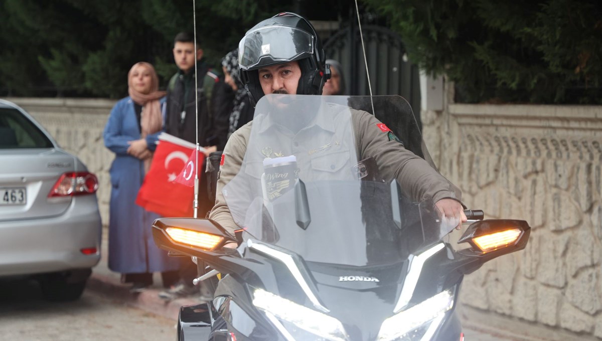 Motosikletle umreye gitmek için yola çıktı