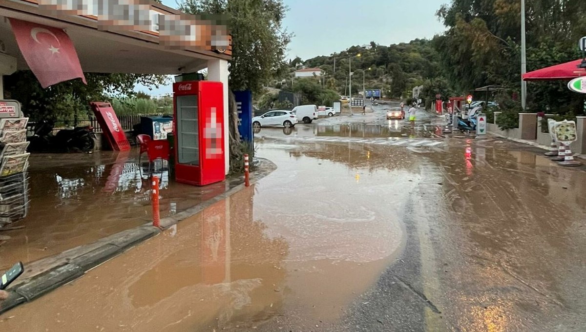 Bodrum’da sokaklar göle döndü