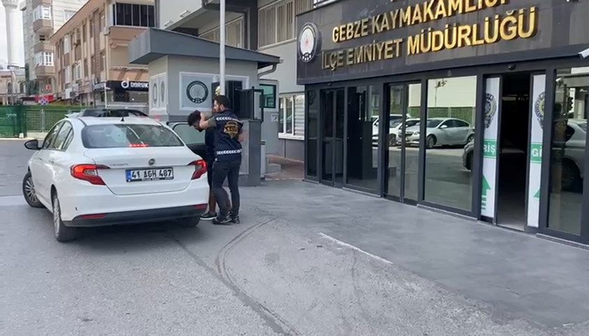 Kendisini polis olarak tanıttı, parayı almaya gelince yakalandı