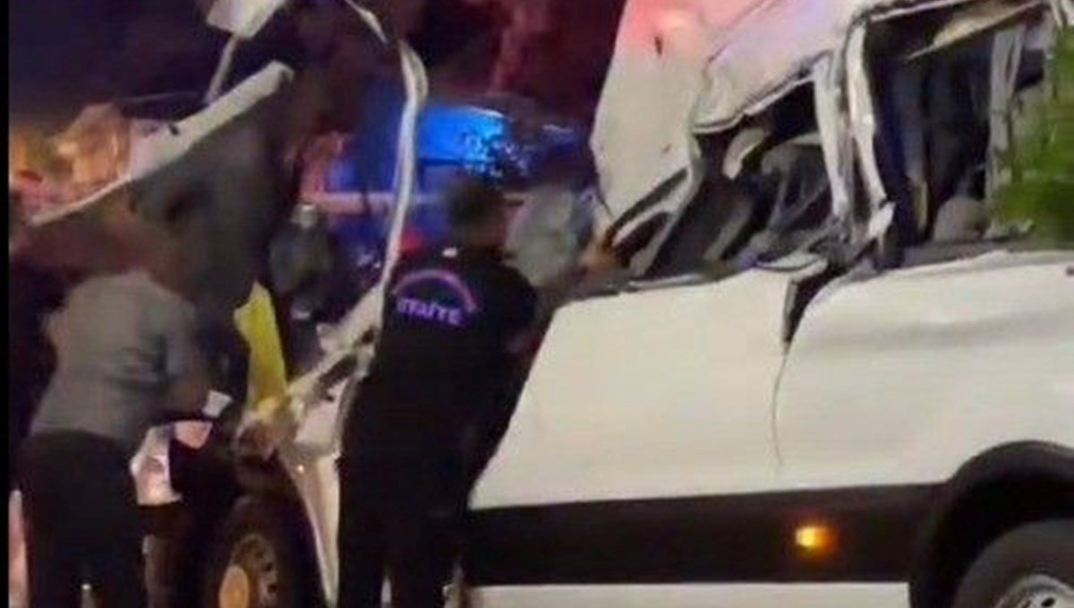 Kahramanmaraş'ta kamyon ile minibüs çarpıştı: 1 ölü, 2 yaralı Kahramanmaraş'ta kamyon ile minibüs çarpıştı: 1 ölü, 2 yaralı