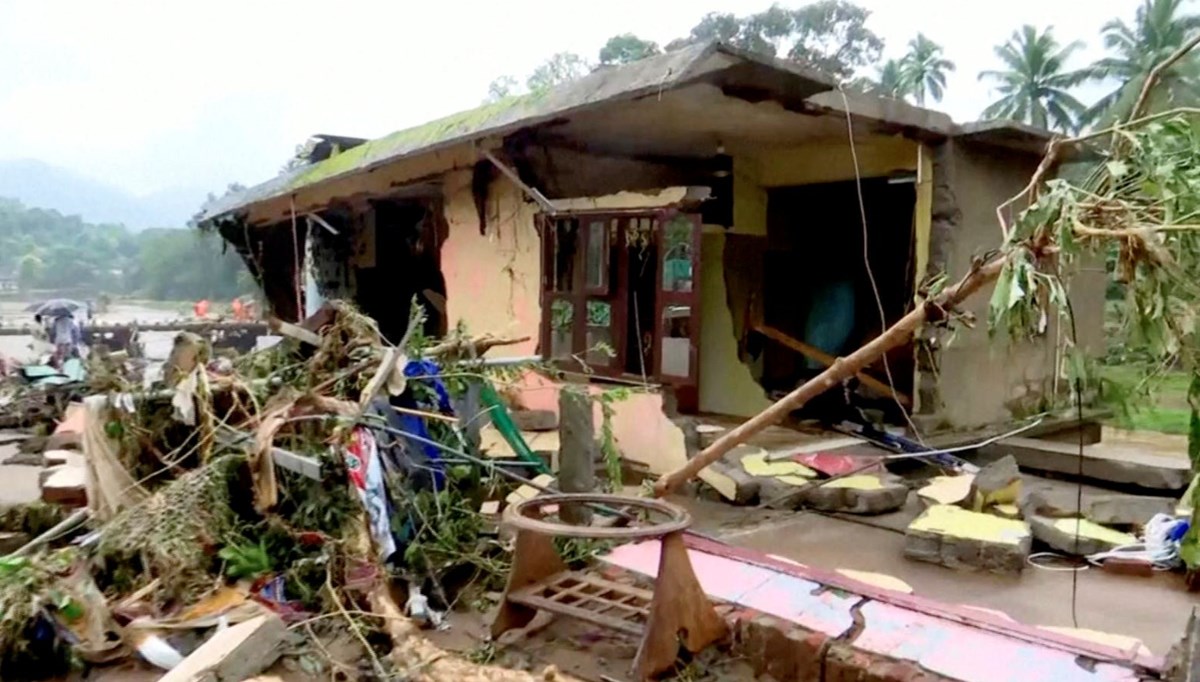 Hindistan'daki selde 28 kişi öldü