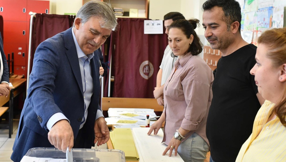 11. Cumhurbaşkanı Abdullah Gül, oyunu kullandı 11. Cumhurbaşkanı Abdullah Gül, oyunu kullandı