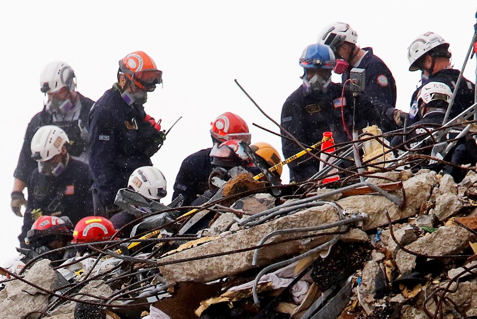 ABD'de çöken bina: Can kaybı 18'e yükseldi, 147 kişiden haber yok - 1