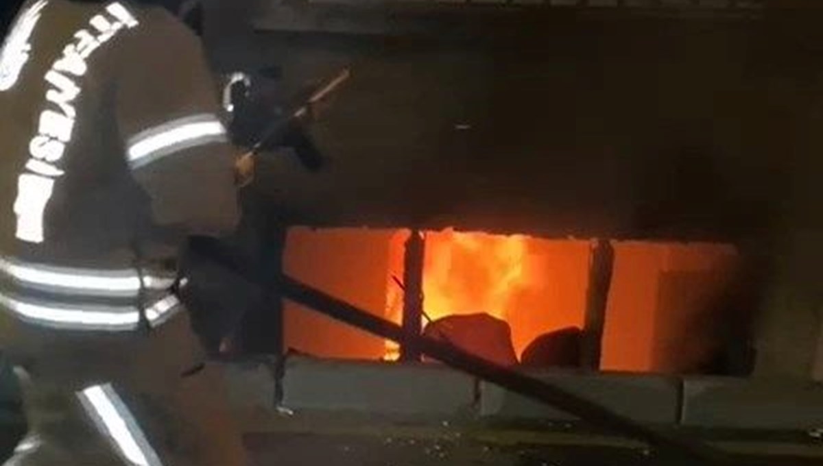 Şarjdaki elektrikli skuterın patlaması nedeniyle yangın çıktı Şarjdaki elektrikli skuterın patlaması nedeniyle yangın çıktı