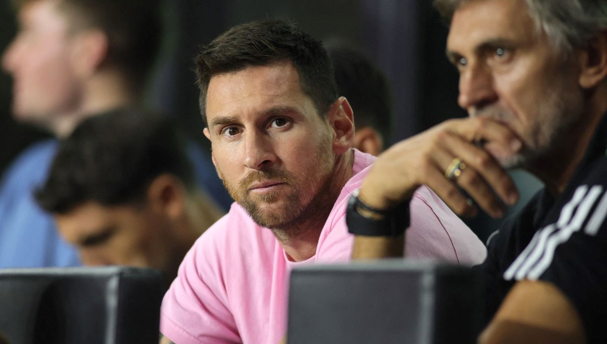 Lionel Messi'nin maç kadrosundan çıkarılma sebebi belli oldu Lionel Messi'nin maç kadrosundan çıkarılma sebebi belli oldu