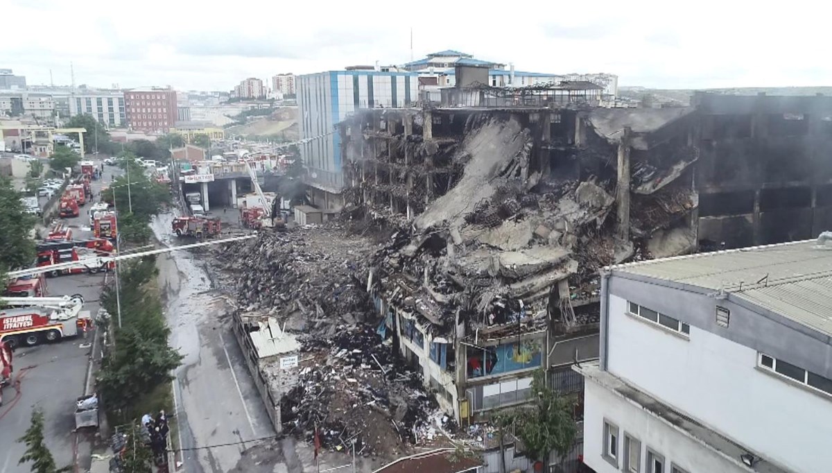 Başakşehir'deki 4 gündür yanan bina havadan görüntülendi