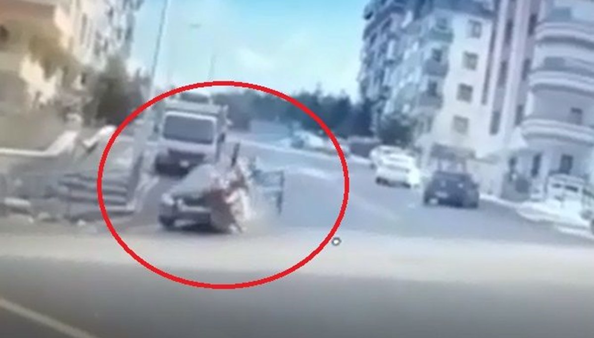 Otomobilin çarptığı motokurye öldü