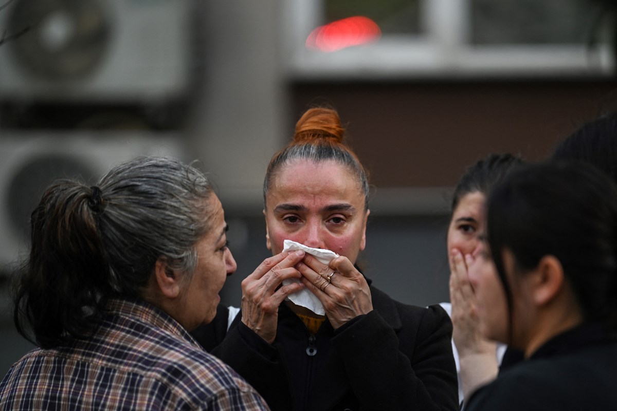 Duruşmada söz alan müştekilerin yakınları, cuma günü karara bağlanan Kartalkaya yangın felaketine ilişkin davayı anımsatıp, orada verilen cezaların örnek olması gerektiğini savundu.