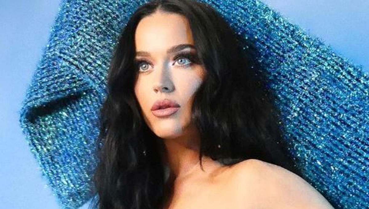 ABD'li şarkıcı Katy Perry uzay yolcusu
