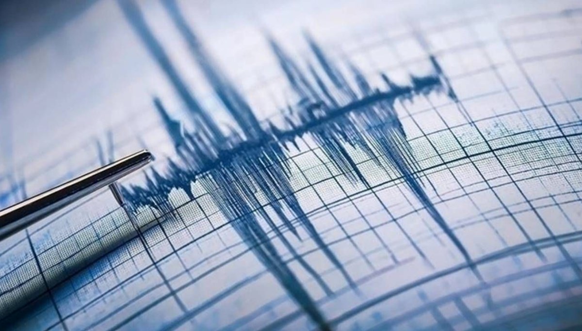 Endonezya’da 6,1 büyüklüğünde deprem