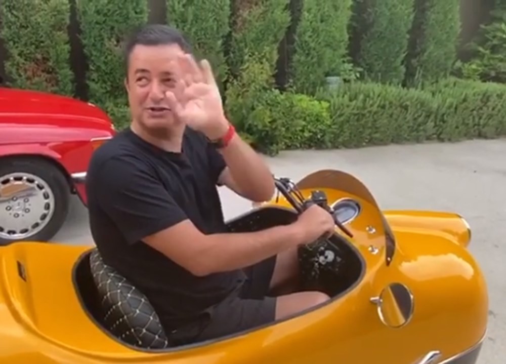 Acun Ilıcalı'dan Cem Yılmaz ve Serenay Sarıkaya'ya nostaljik arabalı ziyaret - 3