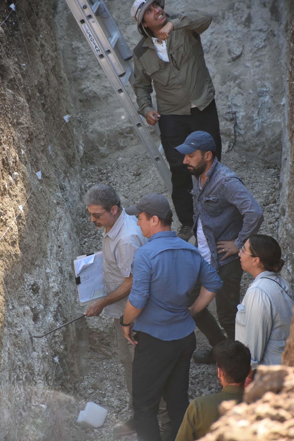 İzmir’de Kemalpaşa’nın altından geçen faya yakın takip |
Bilim insanları hendek açıp inceleme yaptı: “6,7 büyüklüğünde deprem üretebilir” - 9