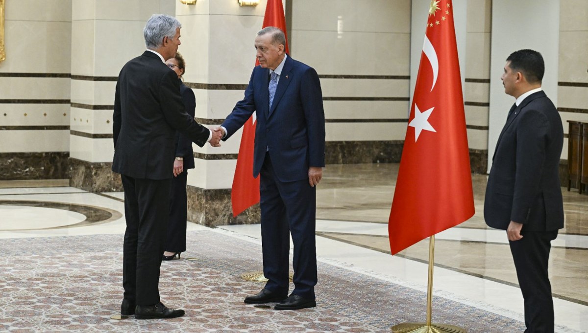 Büyükelçilerden Erdoğan'a güven mektubu Büyükelçilerden Erdoğan'a güven mektubu