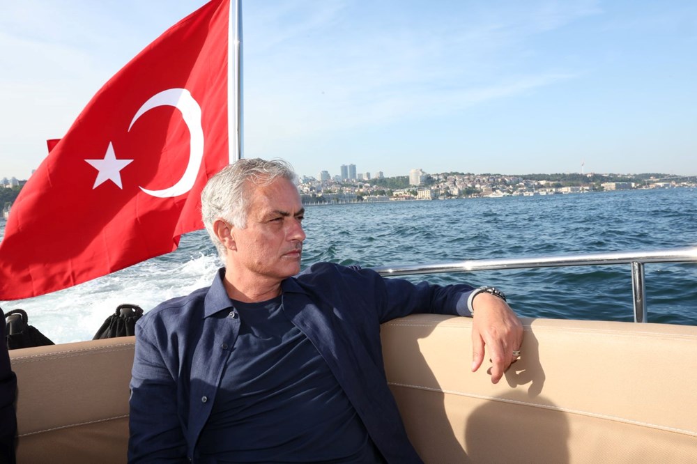 Jose Mourinho, Fenerbahçe'ye imzayı attı - 3