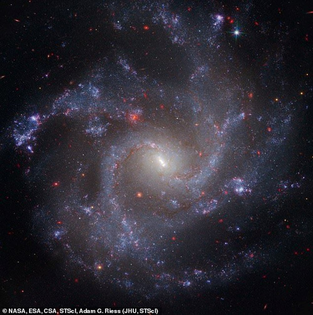 Evrenin gizemi büyüyor: "Beklenenden daha hızlı genişliyor" - 5