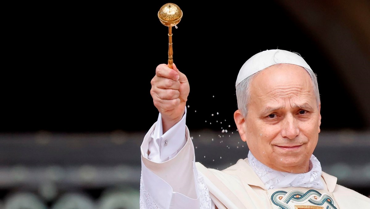 Papa 14. Leo, resmen göreve başladı