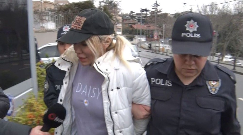 Ciciş kardeşlerden Esra Ersoy 'çocuğa cinsel istismar' suçundan tutuklandı - 6