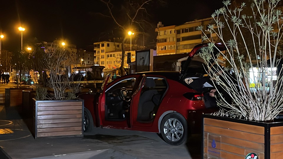 "Dur" ihtarına uymadılar: Kadıköy'de polisten kaçmaya çalışan 4 kişi yakalandı - 1