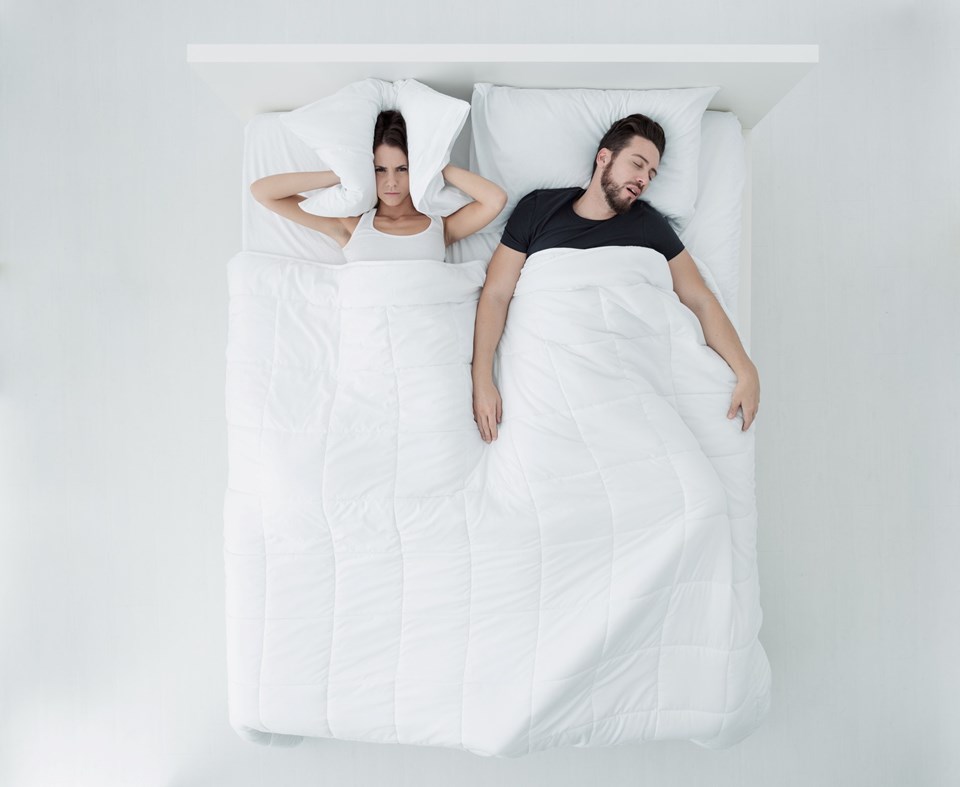 Yeni araştırma: Uykusunda horlayanlar gündüzleri daha hareketsiz - 1