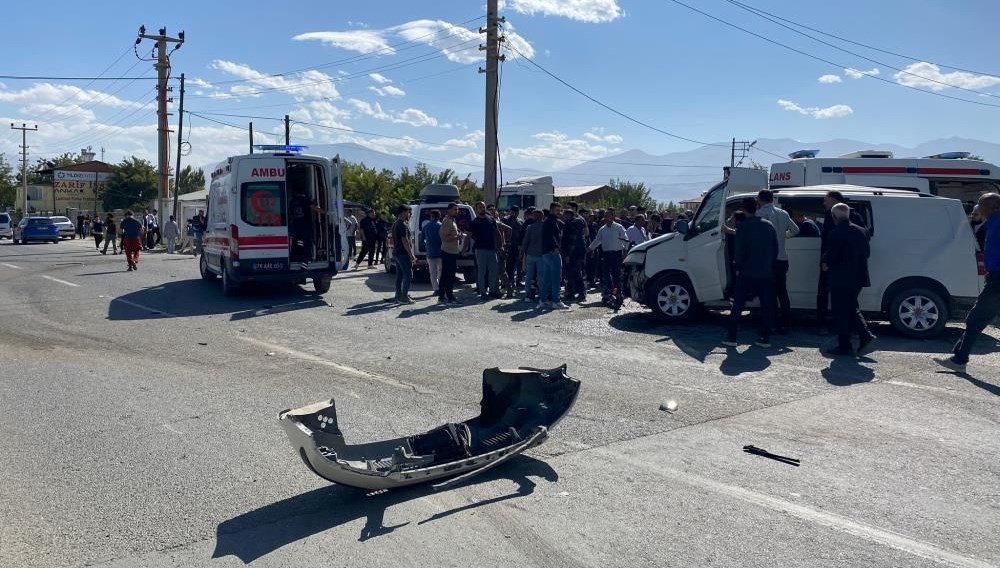 Iğdır'da kaza: İkisi ağır, dört yaralı