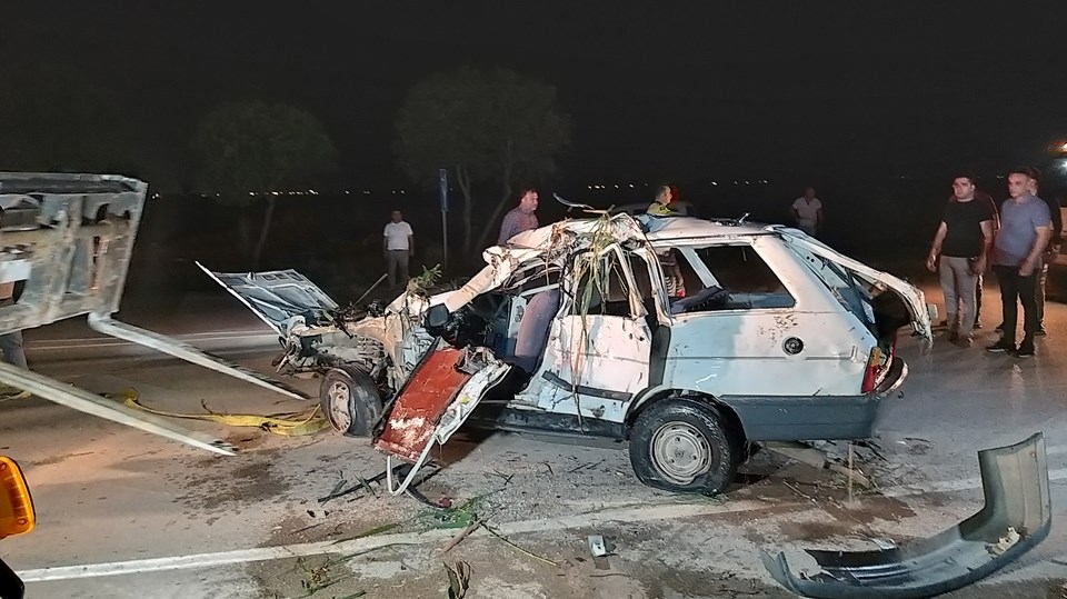 Adana'da otomobil dere yatağına devrildi: 2 ölü - 1