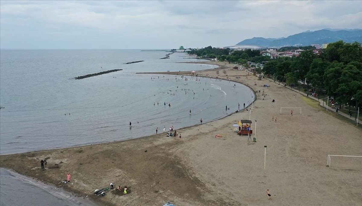 Serinlemek için denize giren 15 yaşındaki çocuk hayatını kaybetti