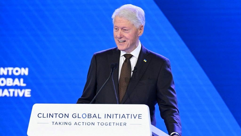 Bill Clinton hastaneye kaldırıldı