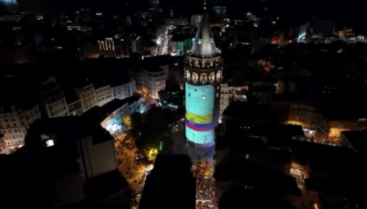Galata'da Ekvator bayrağı yansıtıldı Galata'da Ekvator bayrağı yansıtıldı