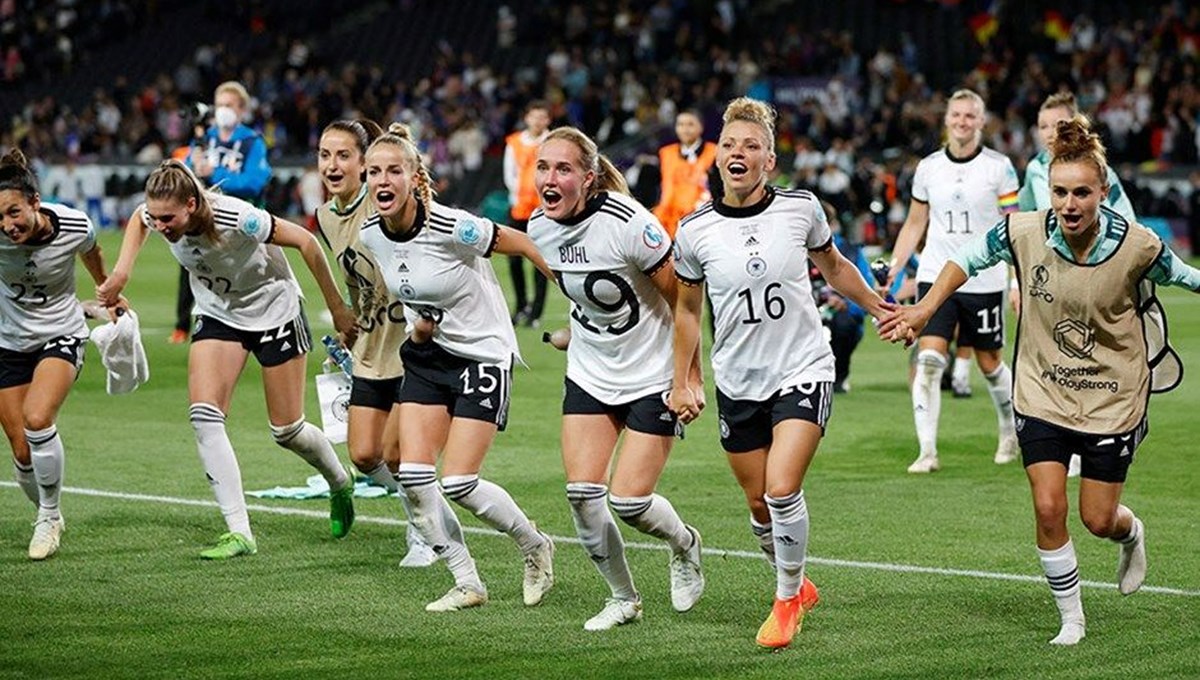 Avrupa Kadınlar Futbol Şampiyonası'nda finalin adı belli oldu