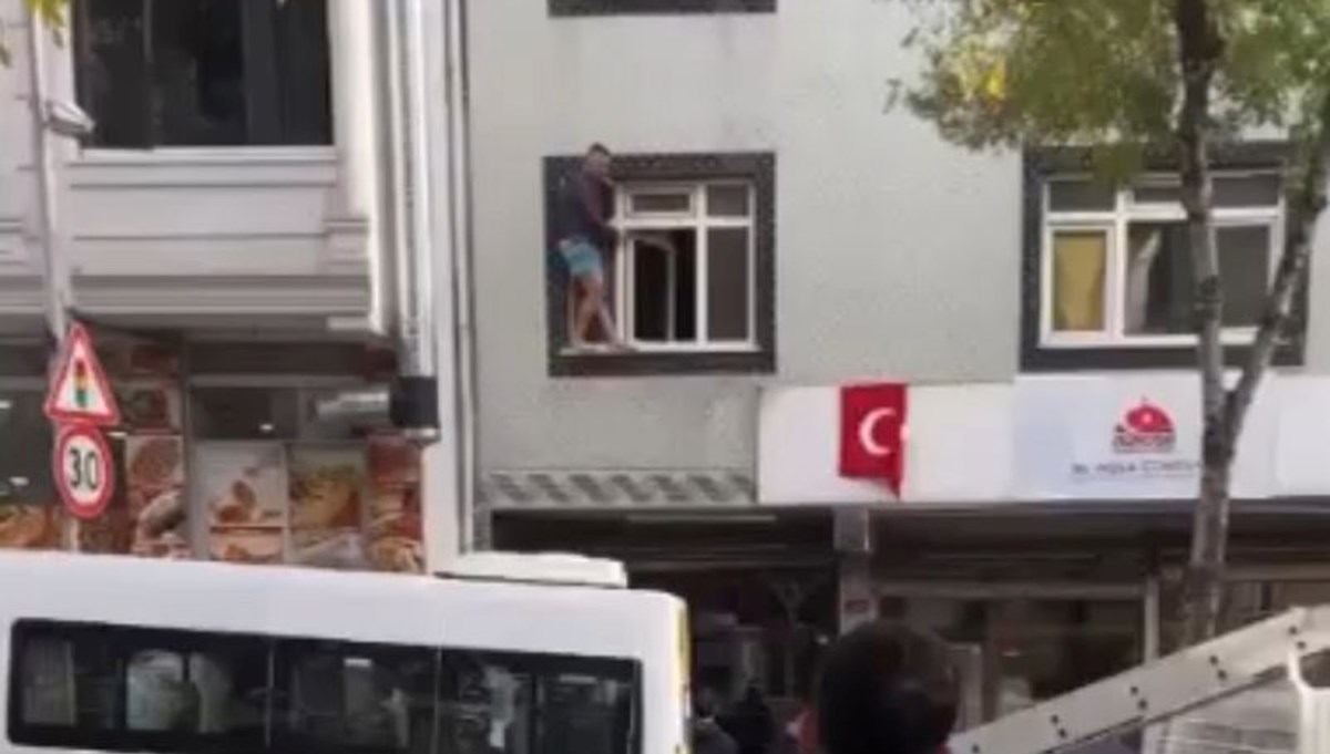 HaberBahçelievler'de pencereye çıkıp 'gasbediliyorum' diyerek yardım istedi HaberBahçelievler'de pencereye çıkıp 'gasbediliyorum' diyerek yardım istedi