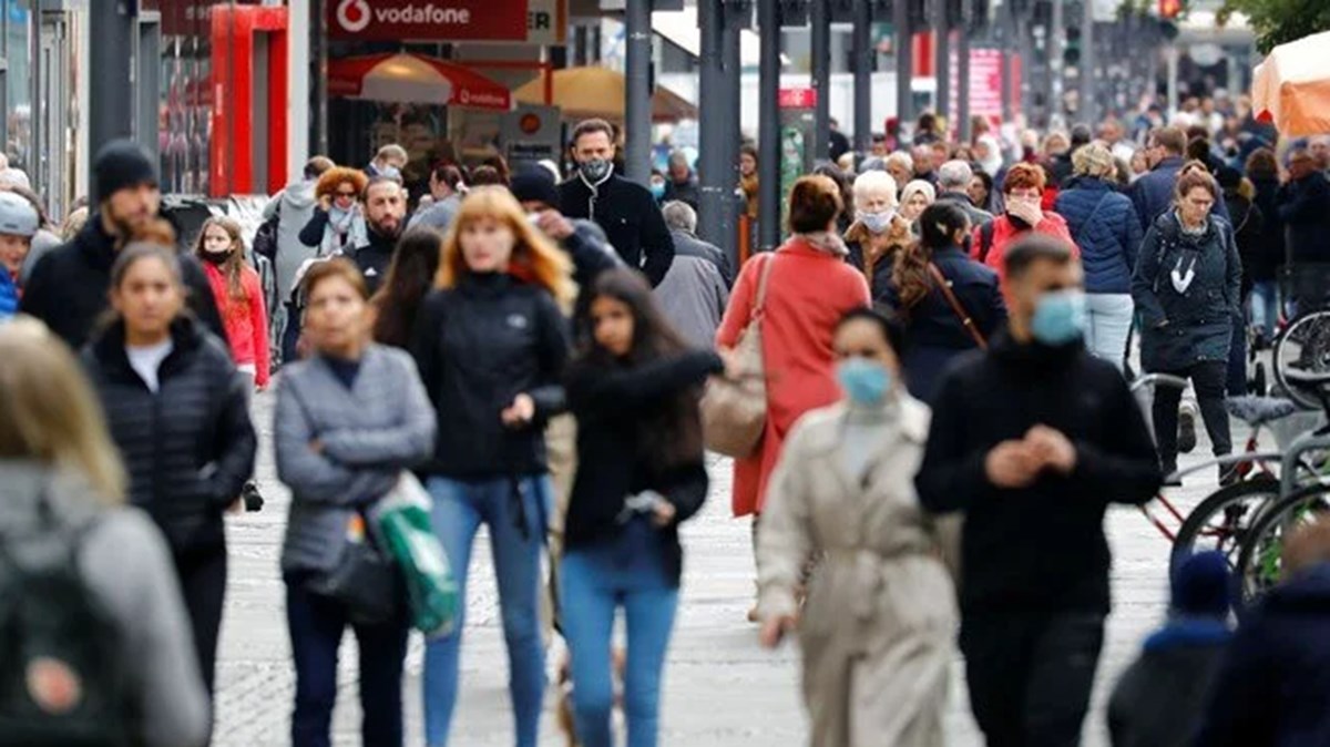 Almanya'da Covid-19 vaka sayısı rekor seviyeye ulaştı