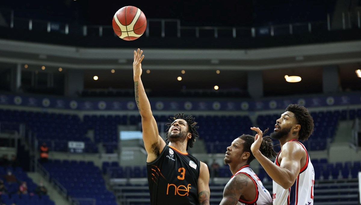 Galatasaray Nef'te 8 kişinin Covid-19 testi pozitif çıktı: Şampiyonlar Ligi maçı ertelendi