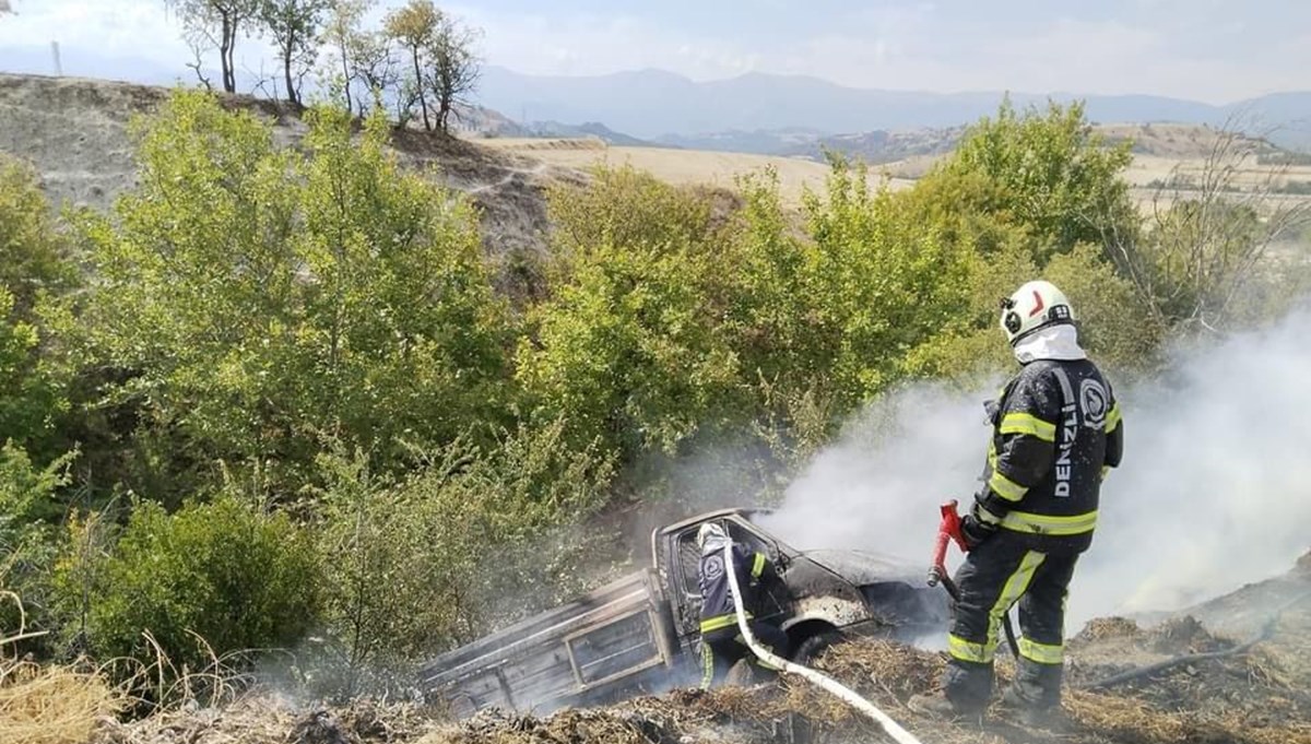 Şarampole devrilen kamyonet yangına neden oldu Şarampole devrilen kamyonet yangına neden oldu