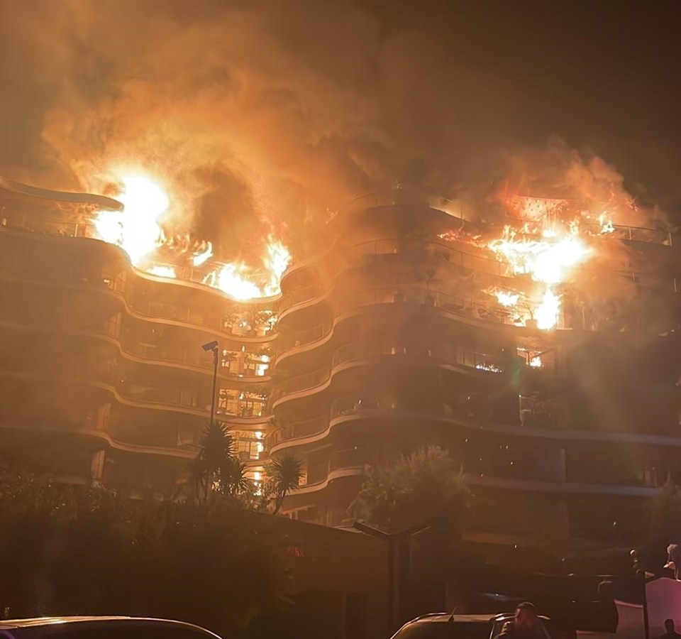 SON DAKİKA HABERİ: İzmir Narlıdere'de büyük site yangını - 2