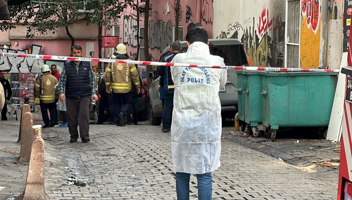 Beyoğlu'nda feci ölüm: Tamirini yaptığı asansörün altında kaldı Beyoğlu'nda feci ölüm: Tamirini yaptığı asansörün altında kaldı