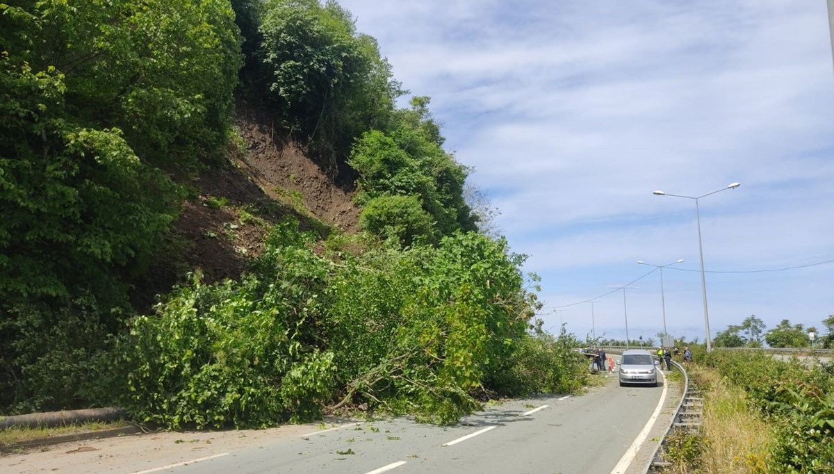Karadeniz Sahil Yolu'nda heyelan Karadeniz Sahil Yolu'nda heyelan
