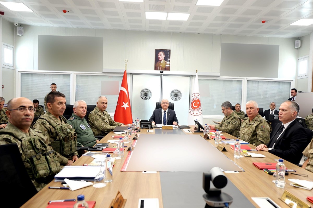 Milli Savunma Bakanı Yaşar Güler