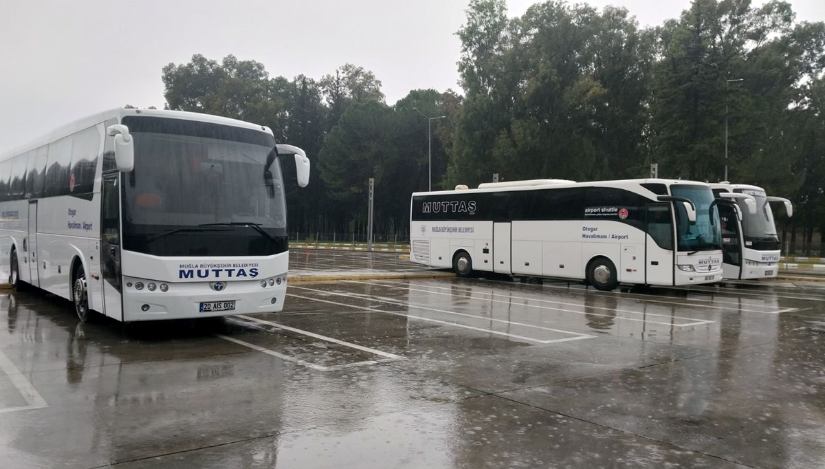 Seyir halindeyken mesajlaşan otobüs şoförü görevden uzaklaştırıldı Seyir halindeyken mesajlaşan otobüs şoförü görevden uzaklaştırıldı