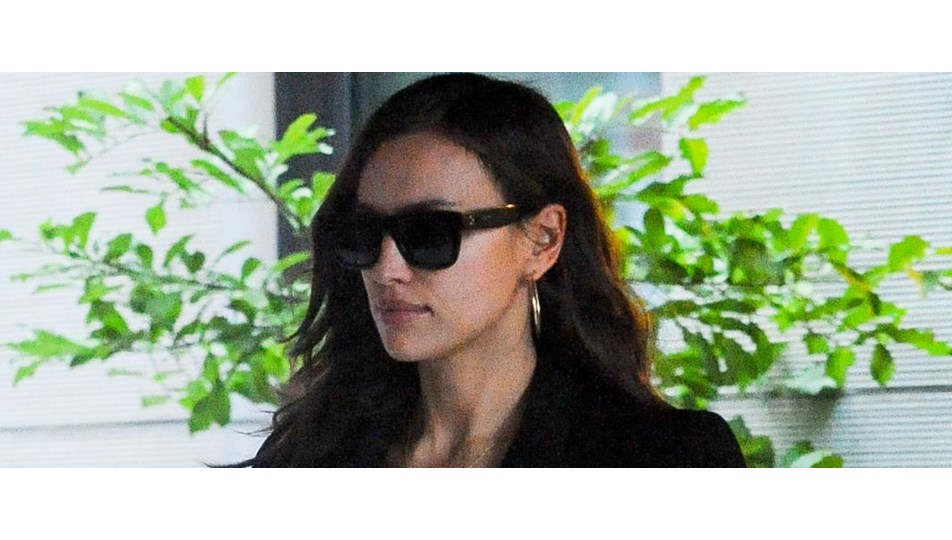 Irina Shayk'ın 'Budala' çantası