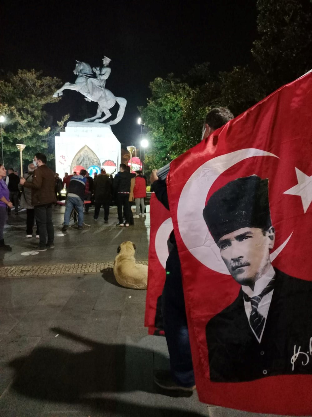 Samsun'da Atatürk Heykeli'nin önünde nöbet - 4
