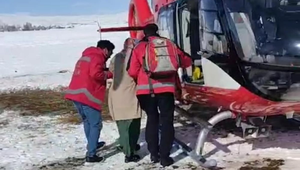 Çaldıran’da kadın hasta için helikopter havalandı