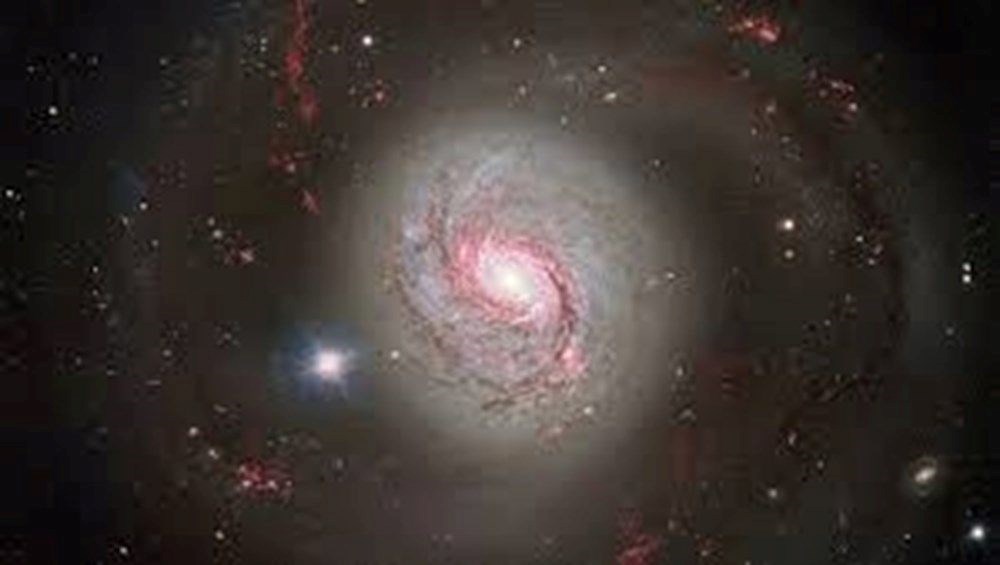 9 milyar yılın en hızlı büyüyen kara deliği keşfedildi - 10