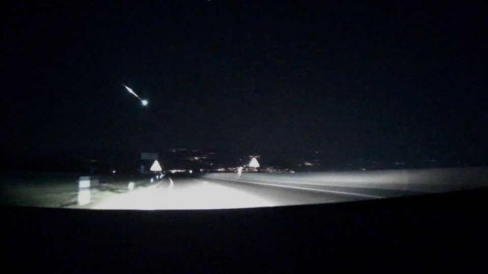 İzmir’de meteor heyecanı: Araç içi kamerası saniye saniye kaydetti - 1